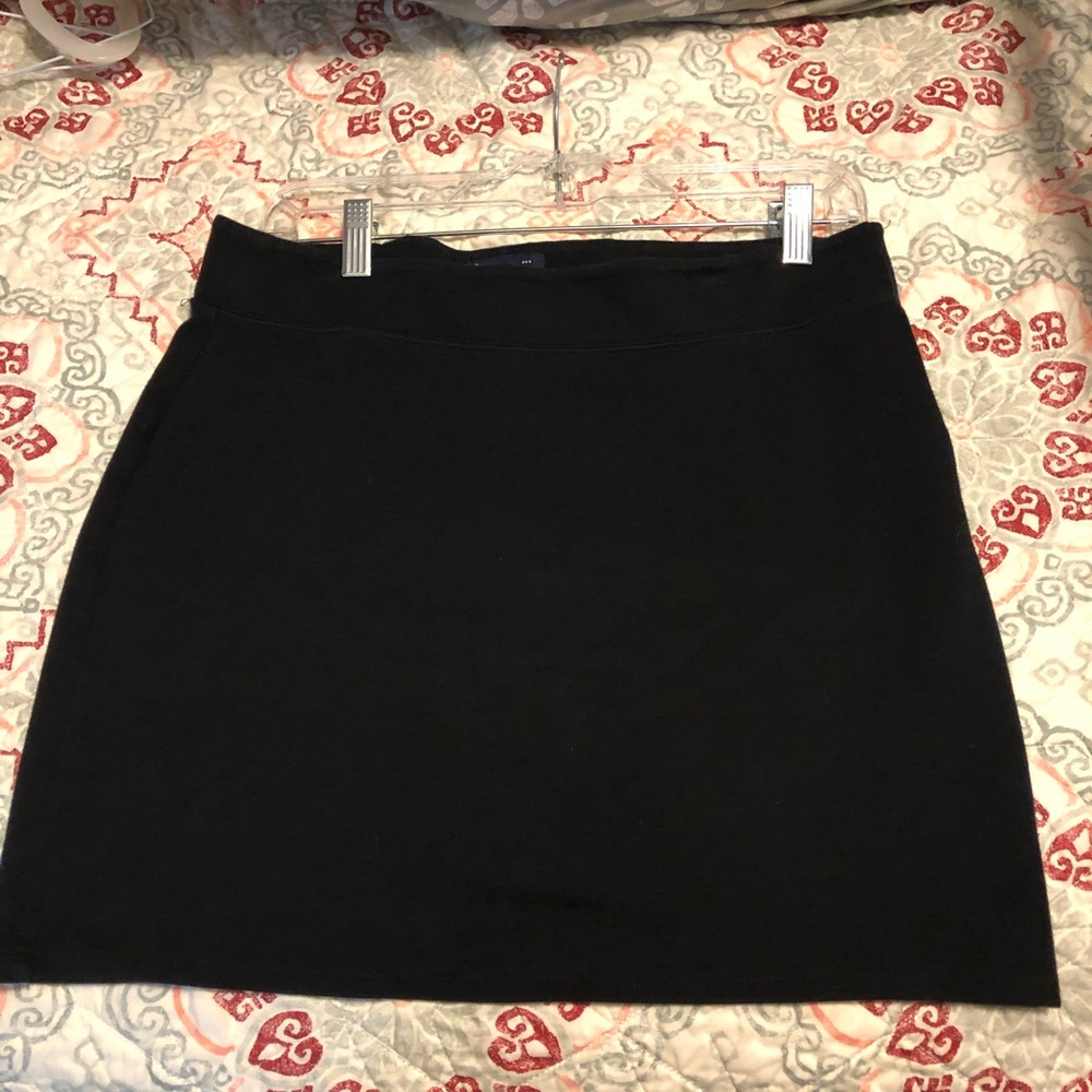 Soft and stretchy black mini skirt